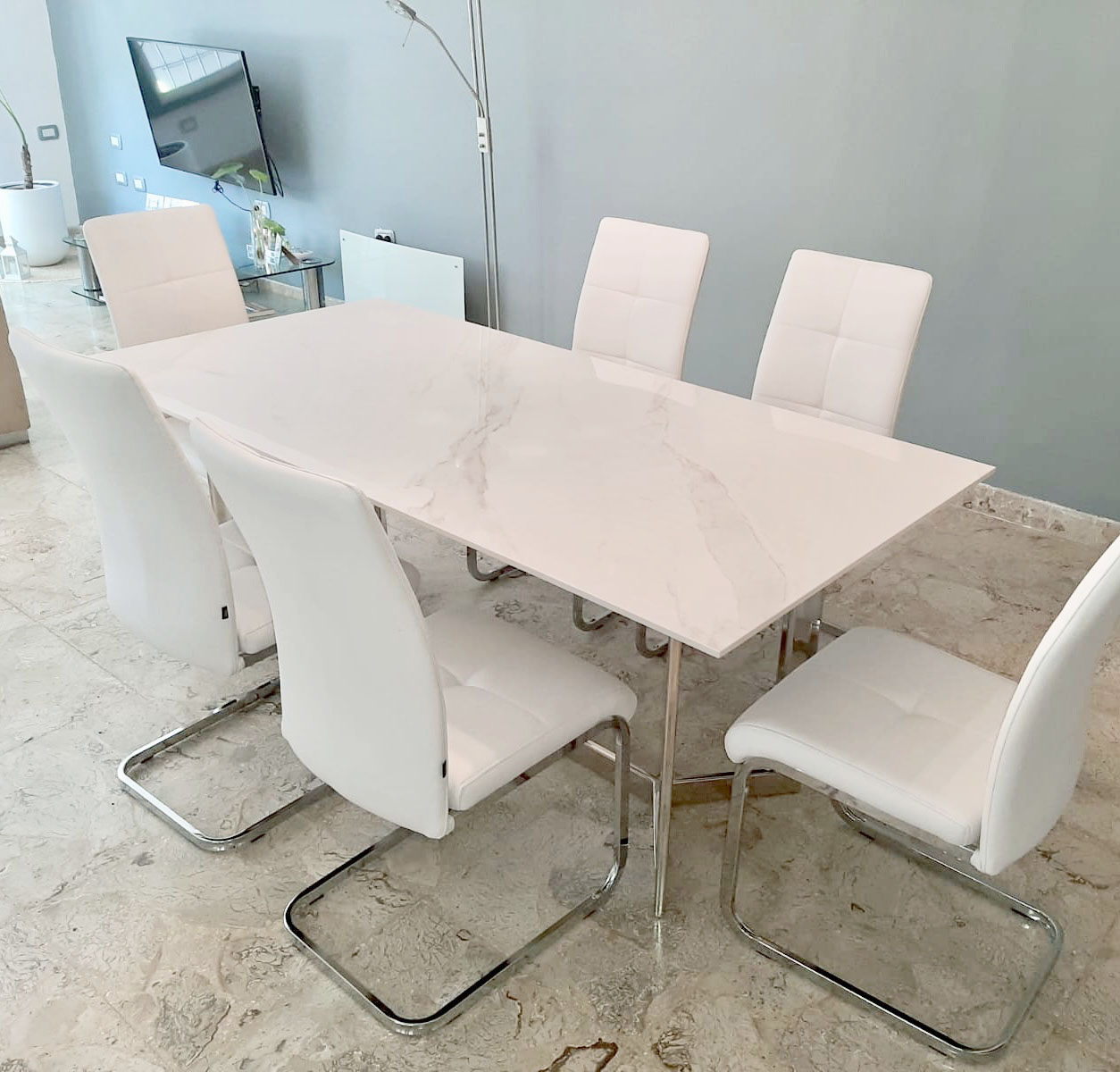 Mesa de Comedor Coverlam Callacata borde recto 160×90 con base trineo de  hierro cromado – Carrara Design